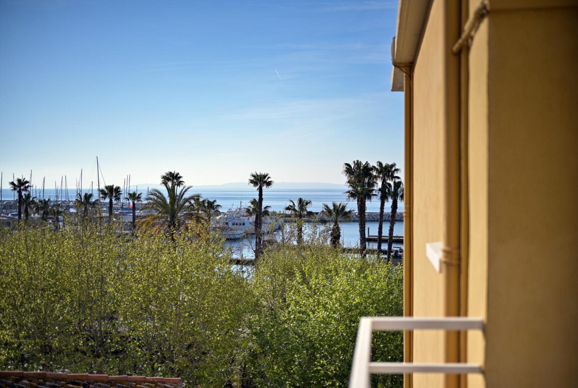 Hotel Espadon Bleu Le Lavandou Eksteriør billede